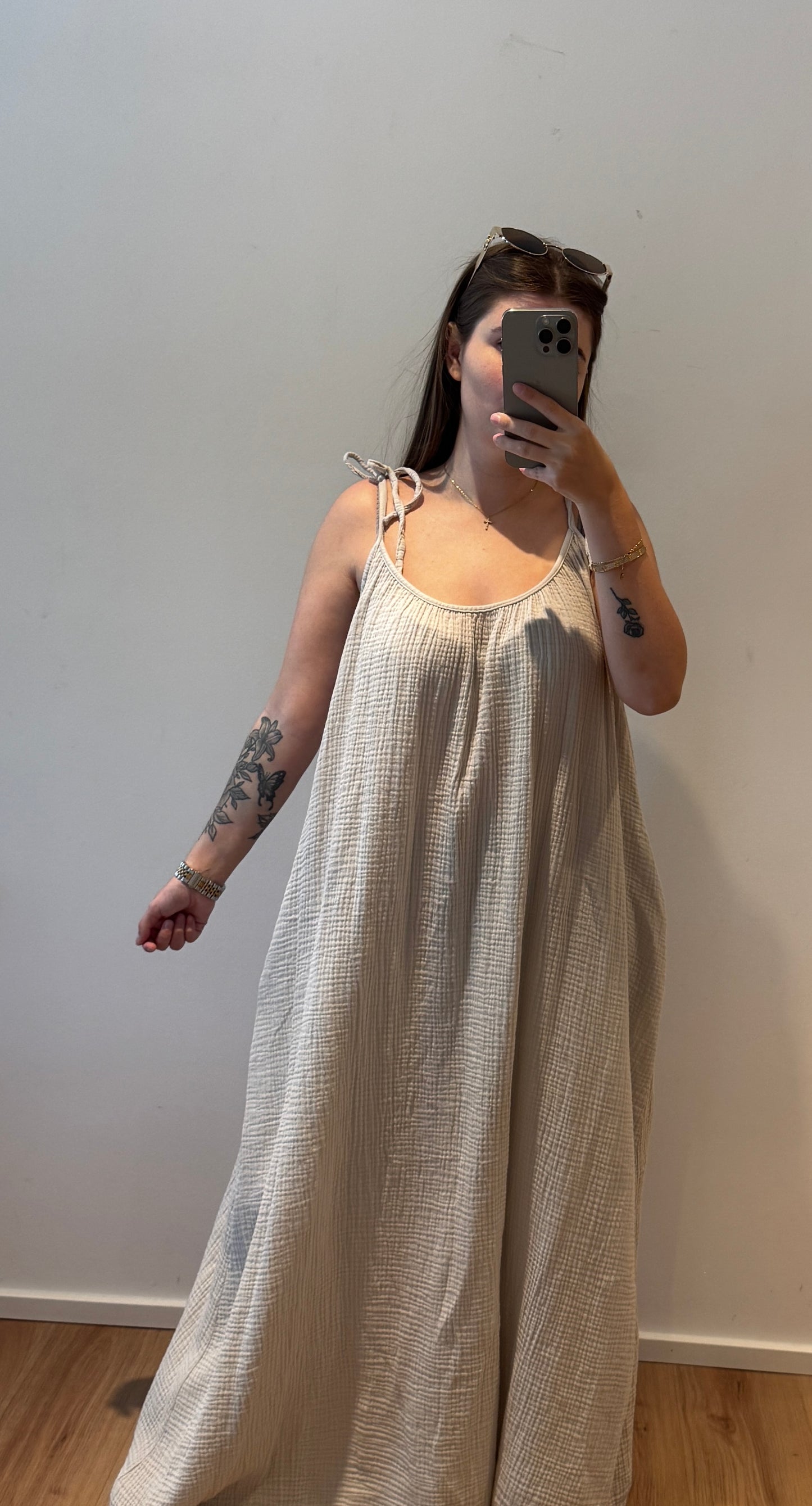 Curvy Träger Musselin Kleid mit Taschen