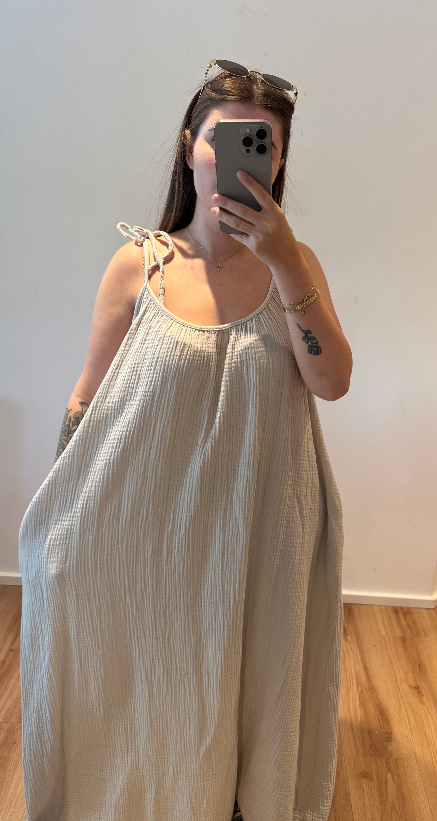 Curvy Träger Musselin Kleid mit Taschen