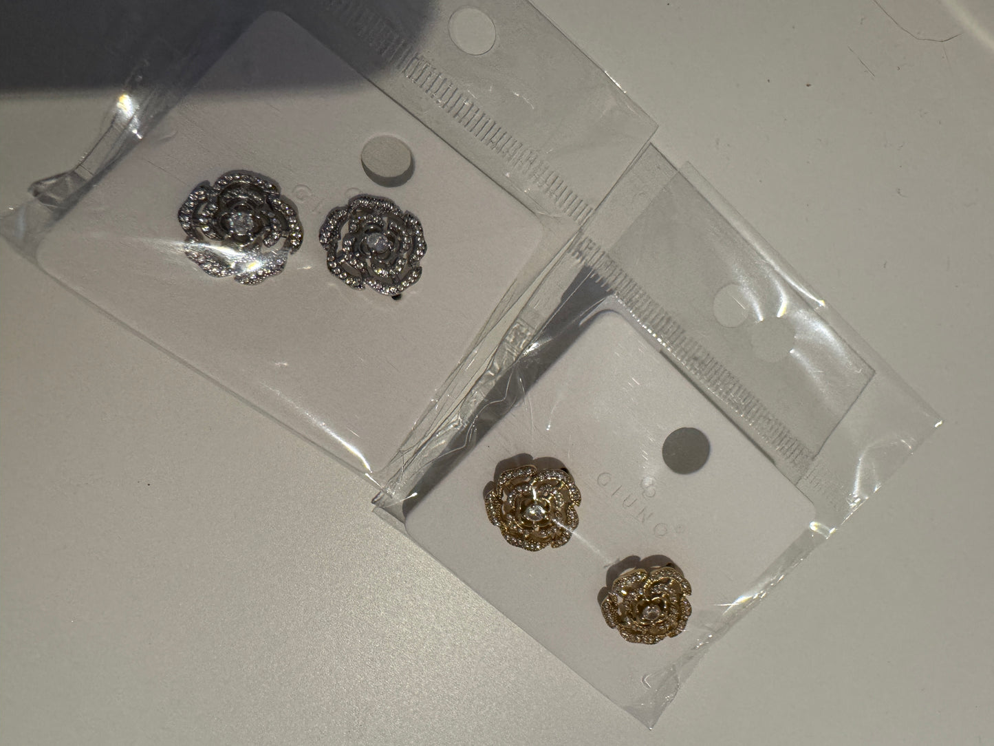 Flower Ohrring mit Steinen