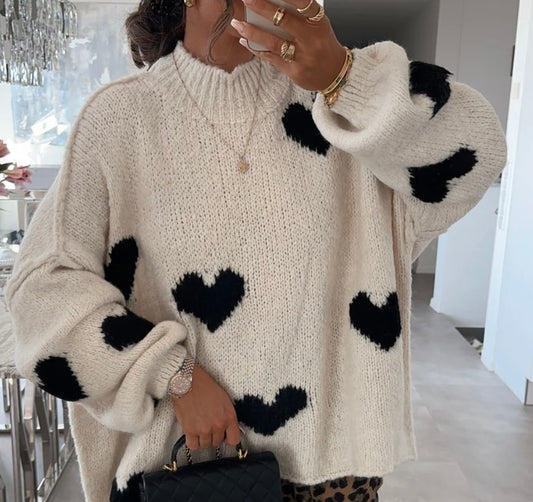 Oversize Pullover mit Herzen